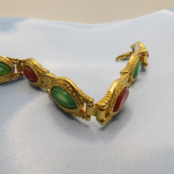 18k Gold Jade Coral Bracelet - Picture 2 of 4
